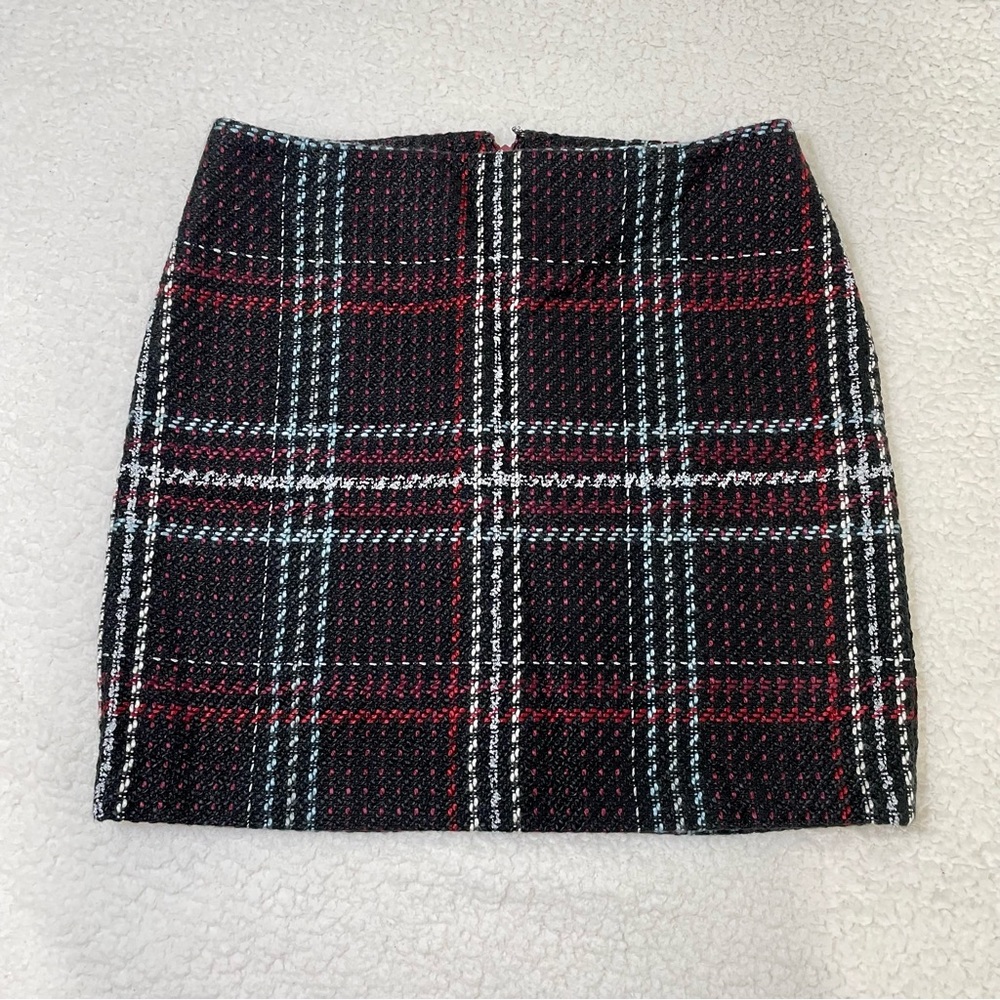 WHITE HOUSE BLACK MARKET Tweed mini skirt. Size 4P